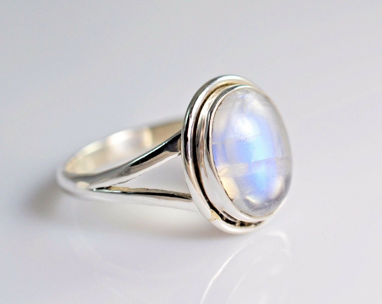 Rainbow Moonstone Ring 925 Solid Sterling Silver Handmade Jewelry (US-RBM-008)