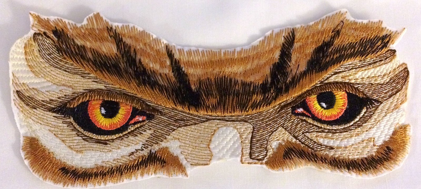 Beyondvision - Custom and unique werewolf eyes embroidered iron on/sew patch [6.26