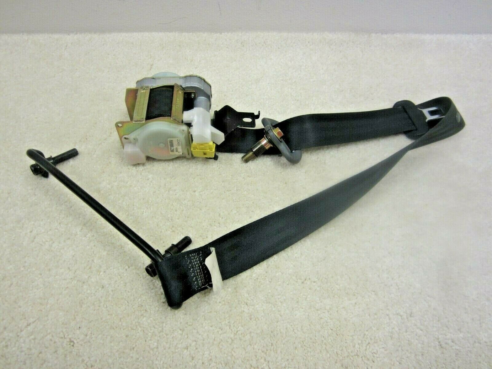 2001 2005 HONDA CIVIC LEFT FRONT BLACK RETRACTOR SEAT BELT 2020400
