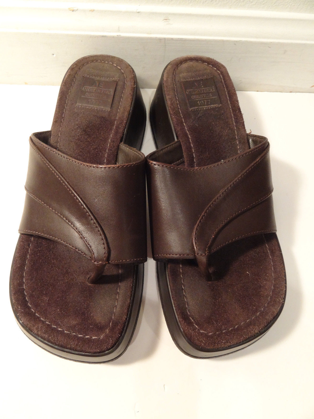 AE American Eagle sz 6 Brown Leather Sandal Flip Flops 2