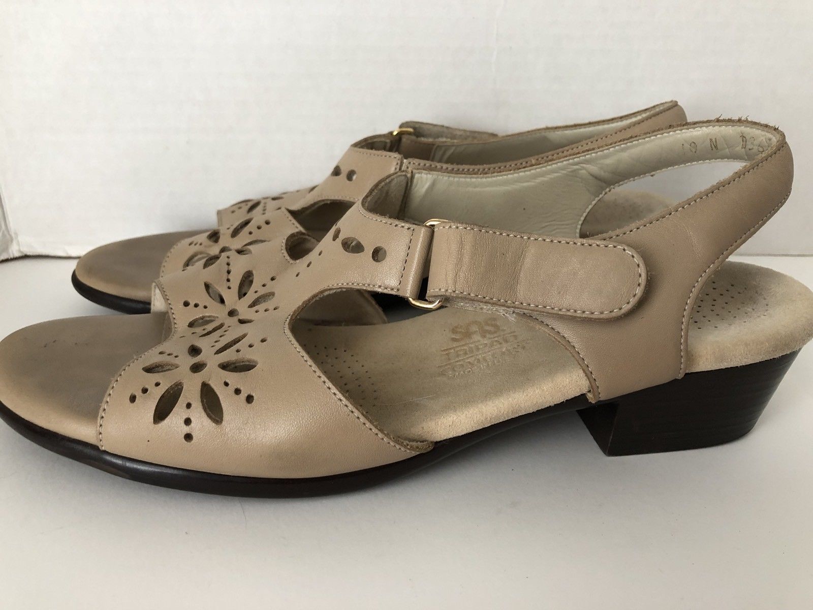 Sas Shoes Womens Size 10 N Beige Sandals Narrow 10n Open Toe Adjustable