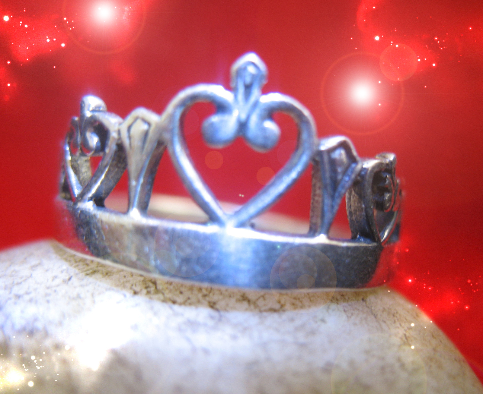 Primary image for HAUNTED RING THE QUEEN WEARS A CROWN OF STARS HIGHEST LIGHT COLLECT MAGICK
