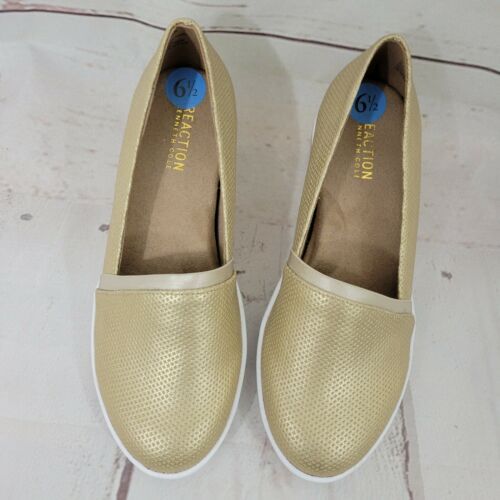 Kenneth Cole Reaction FAY Sneaker Womens Gold Round Toe Comfy Wedge Flats Sz 6.5
