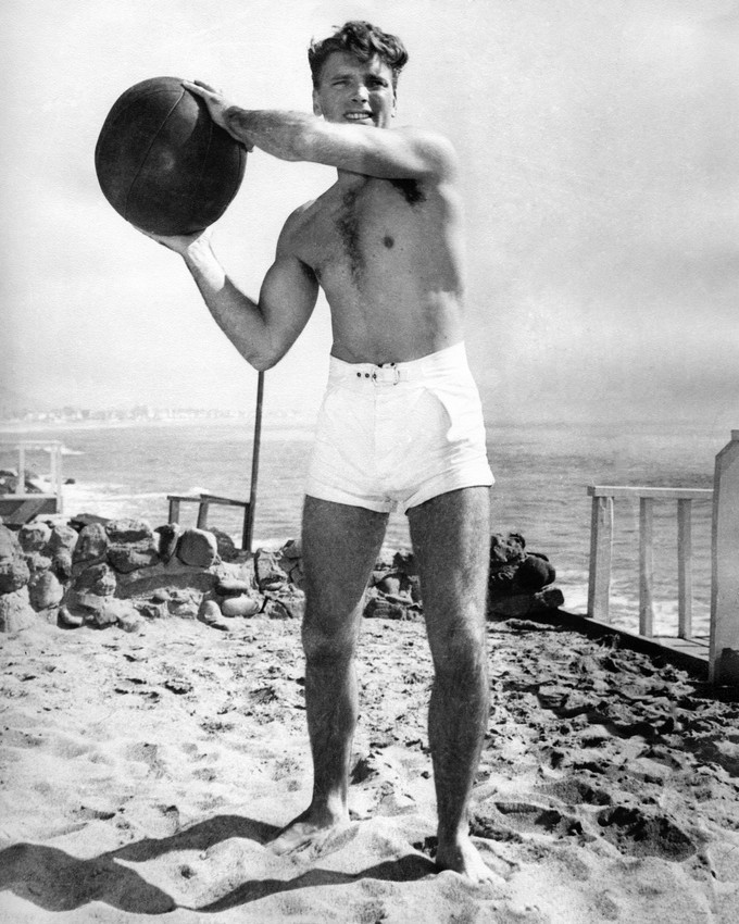 Burt Lancaster barechested on beach pin up 8x10 Photo - Photographs