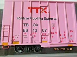 Micro-Trains # 12300060 TTX 60' High Cube Box Car Cancer Awarness) N-Scale image 2