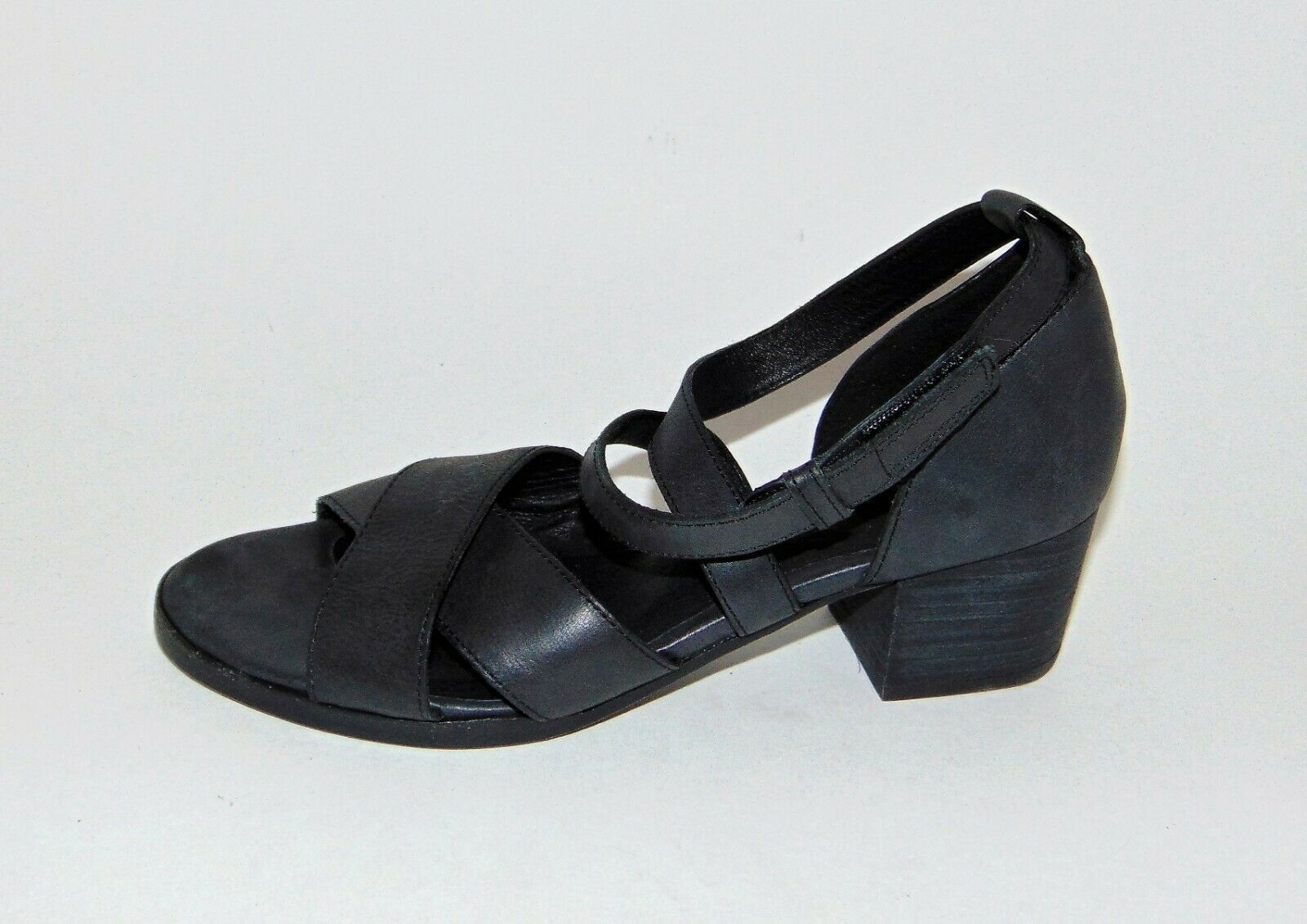 eileen fisher flip flops
