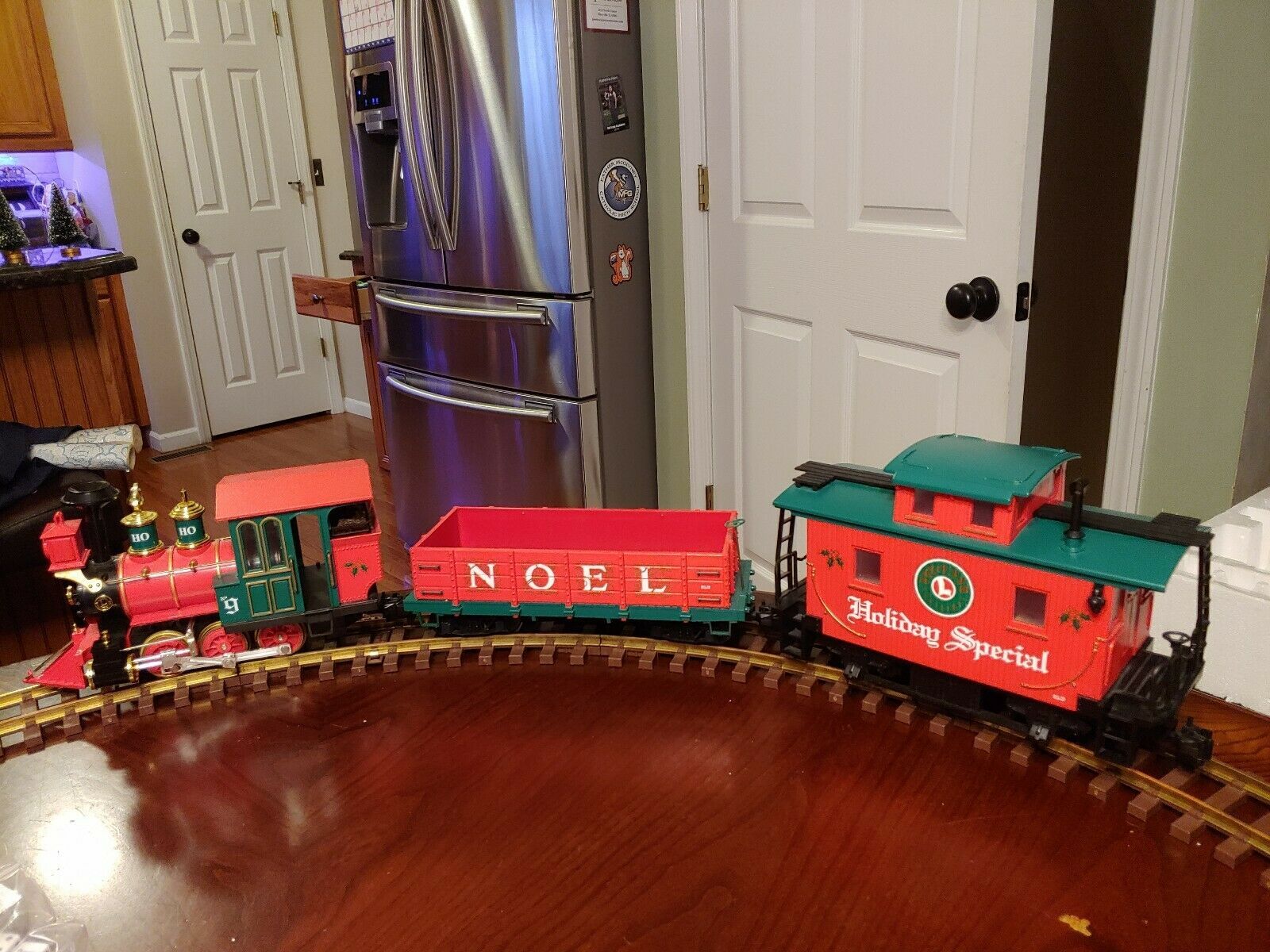 G Scale Lionel Holiday Special Christmas Train Set Electric