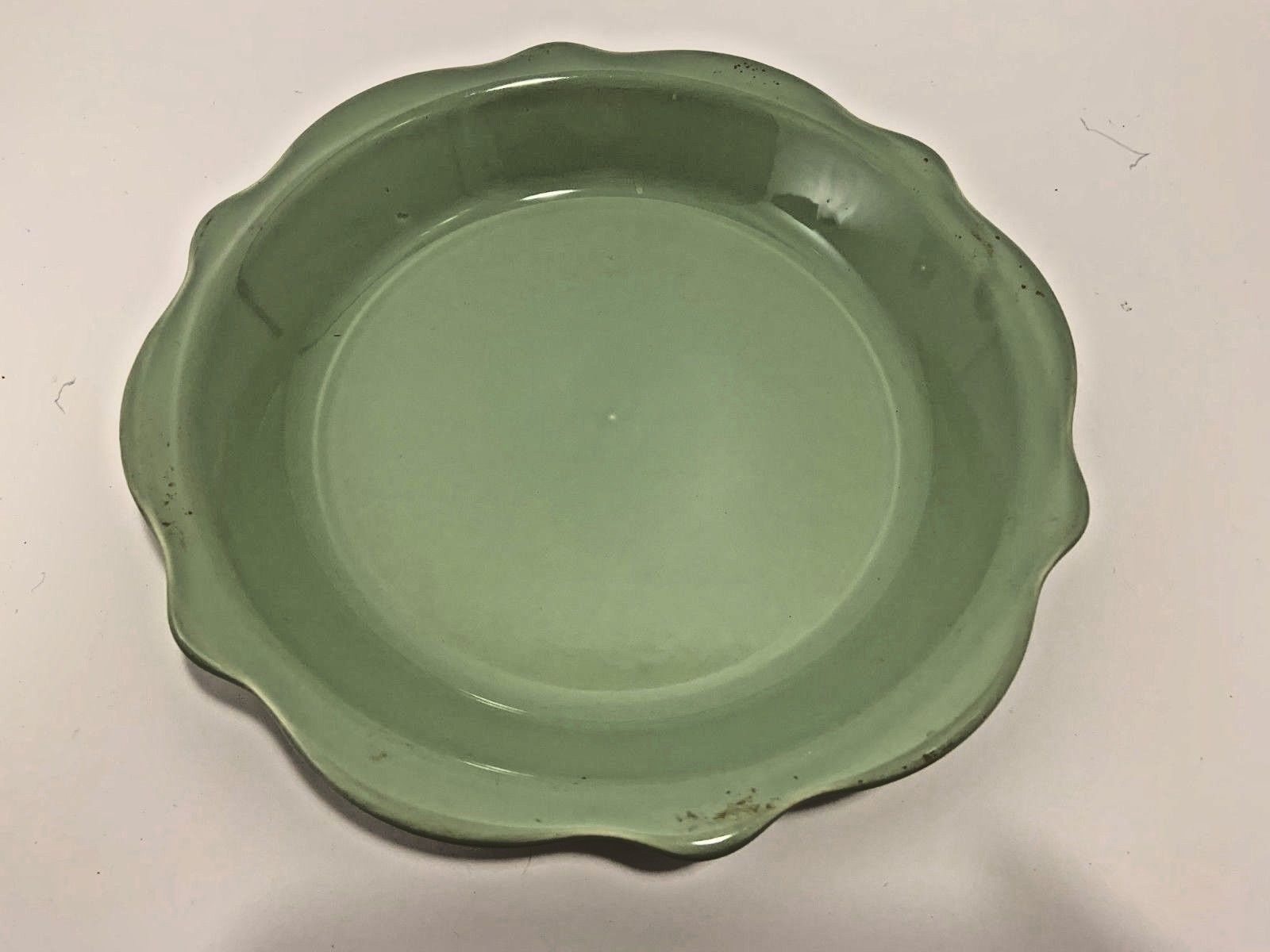SOUTHERN LIVING HOSPITALITY SCALLOPED CERAMIC PIE PLATE SAGE GREEN