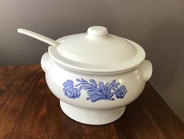 Vintage Pfaltzgraff Made in USA Yorktowne Covered Tureen Serving Bowl with Ladle - $45.00