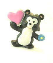 1992 Hallmark Merry Miniatures Skunk With Lacy Valentine Heart #Qsm 8072 - $4.00
