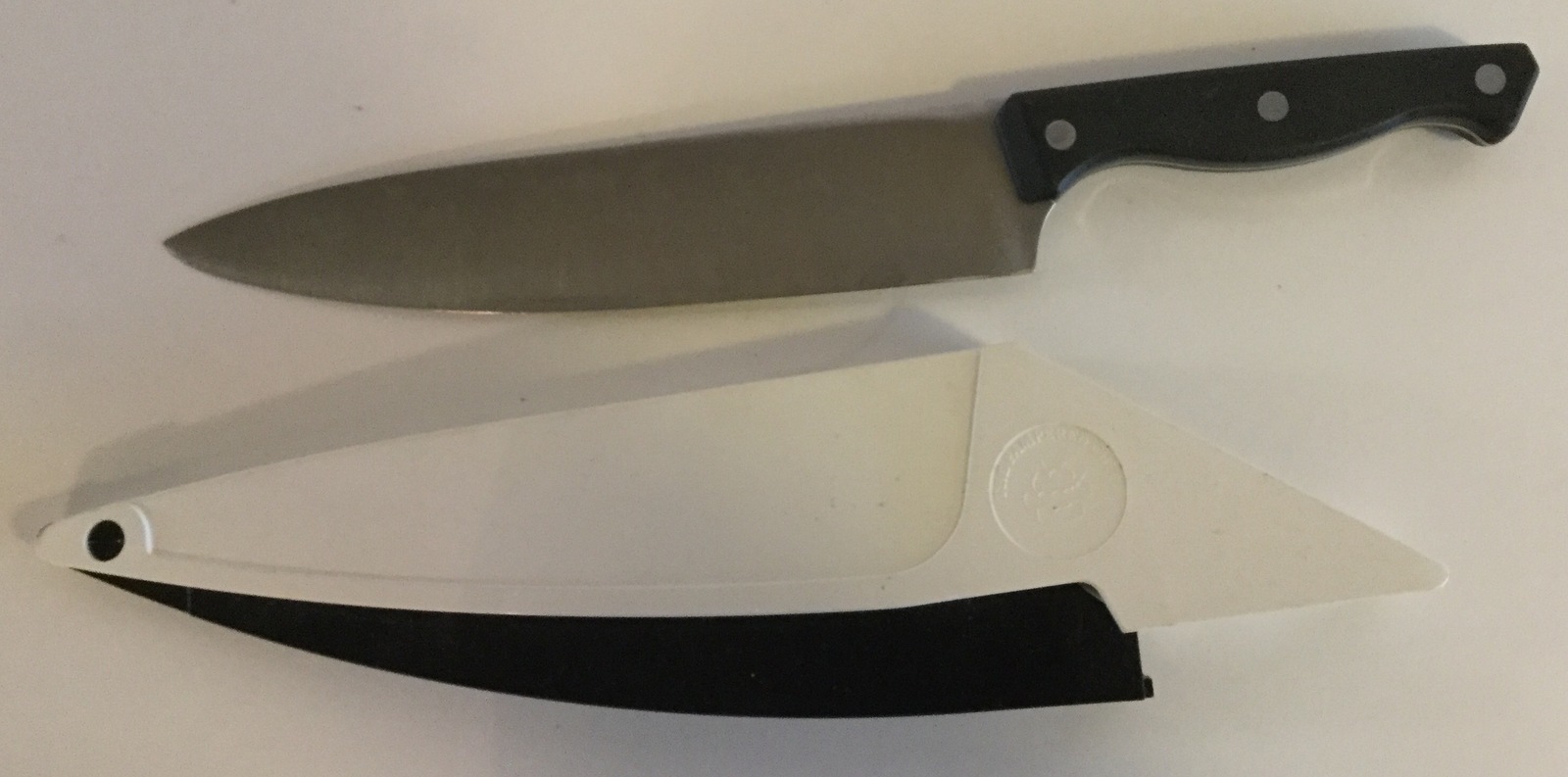 Pampered Chef 1047 8 Inch Chef's Knife with Self Sharpening Case