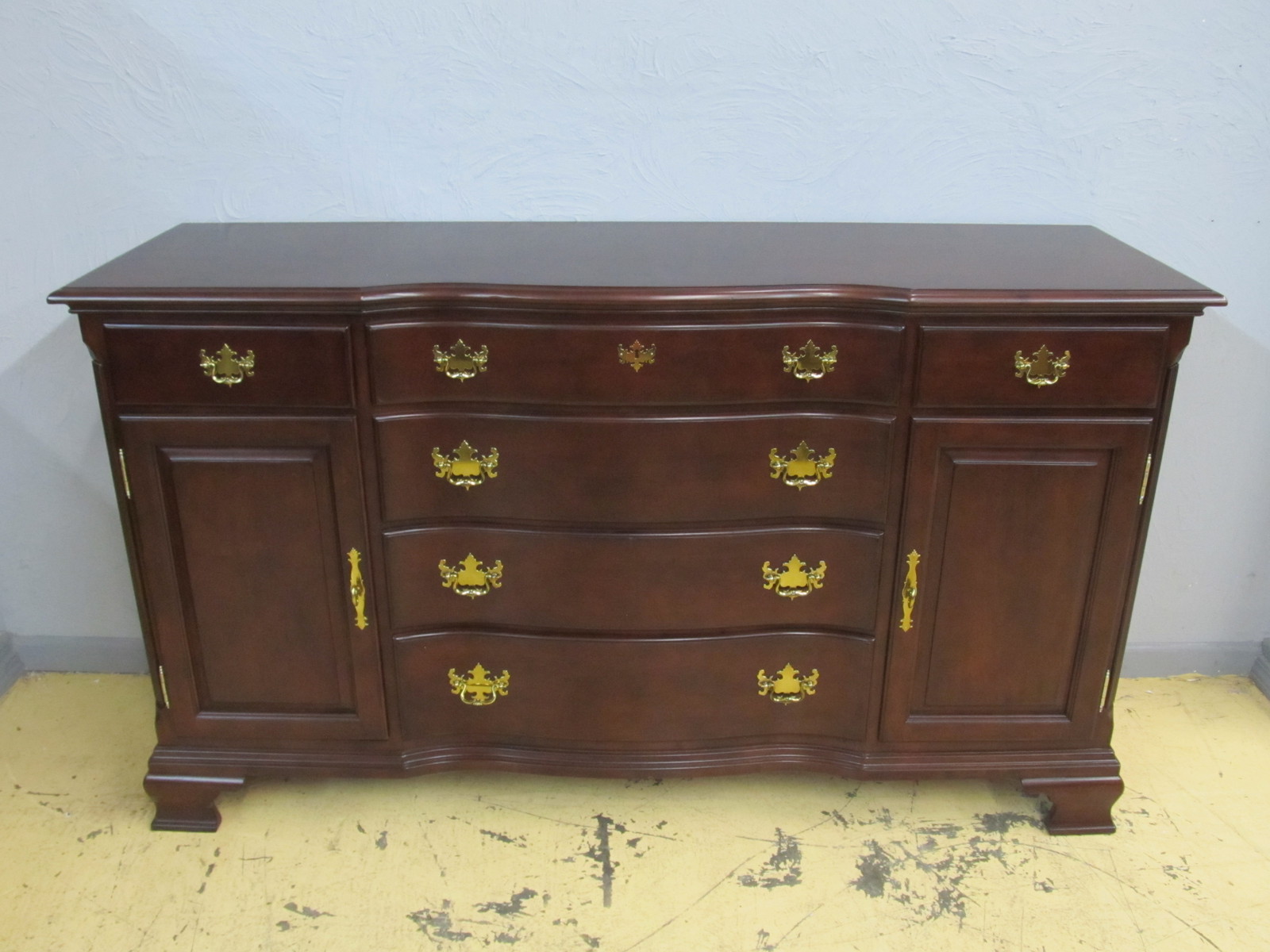 Kincaid Carriage House Cherry Sideboard Buffet Credenza Queen Ann 60