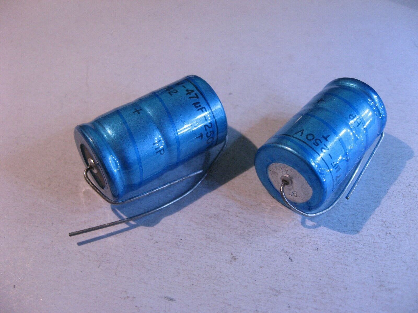 Electrolytic Capacitor 47uF 250V Philips 042 Axial NOS Qty 2