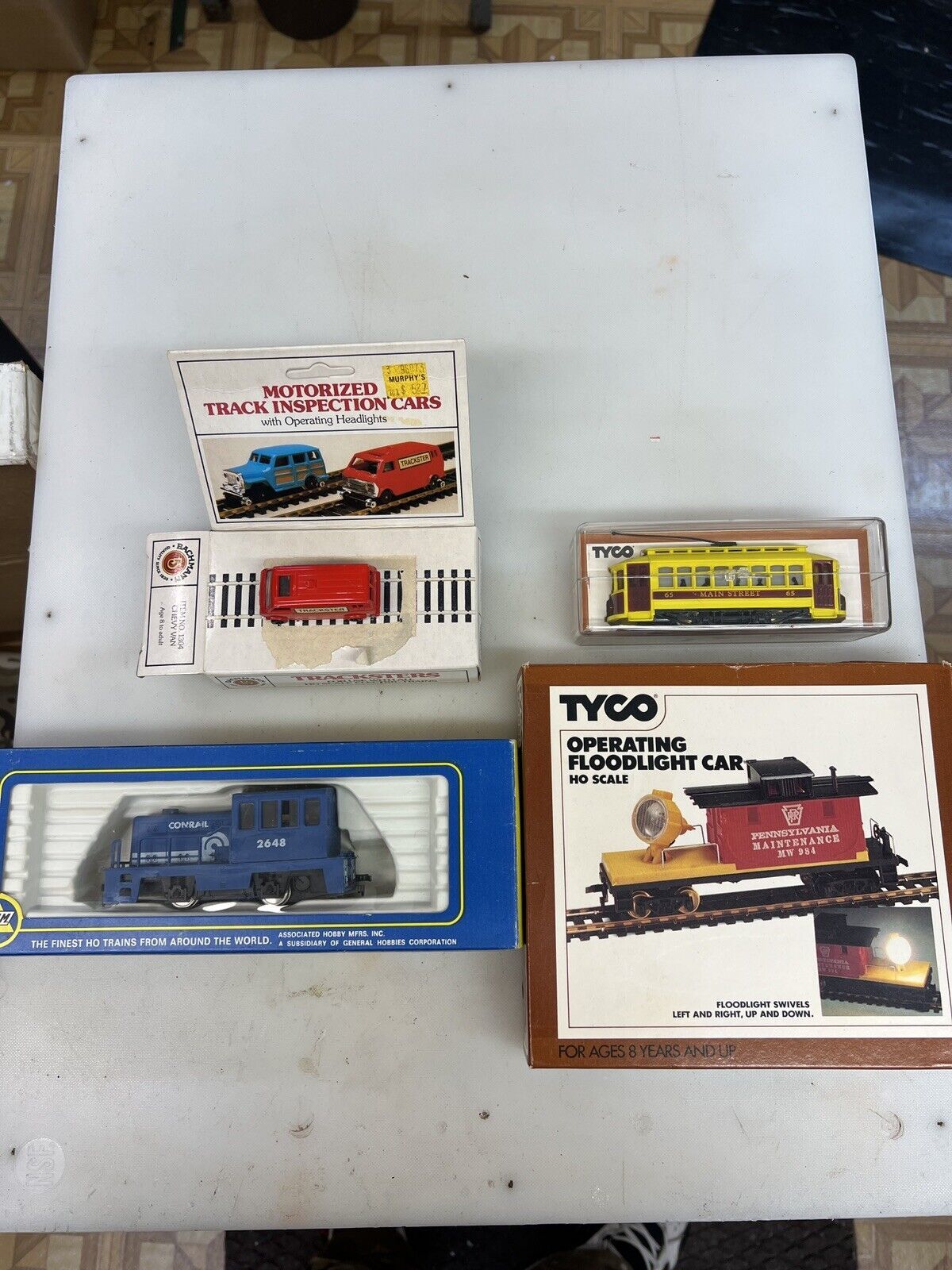 lot of RR CARS + AHM HO Scale Conrail 2648 GE 35 Ton Switcher ...