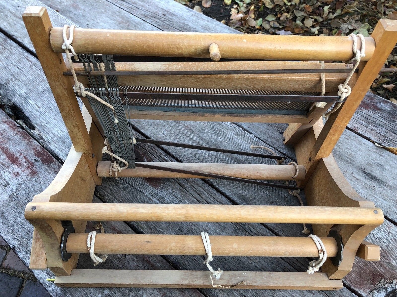 Vintage LILY MILLS Table Top Wooden Weaving Loom 17