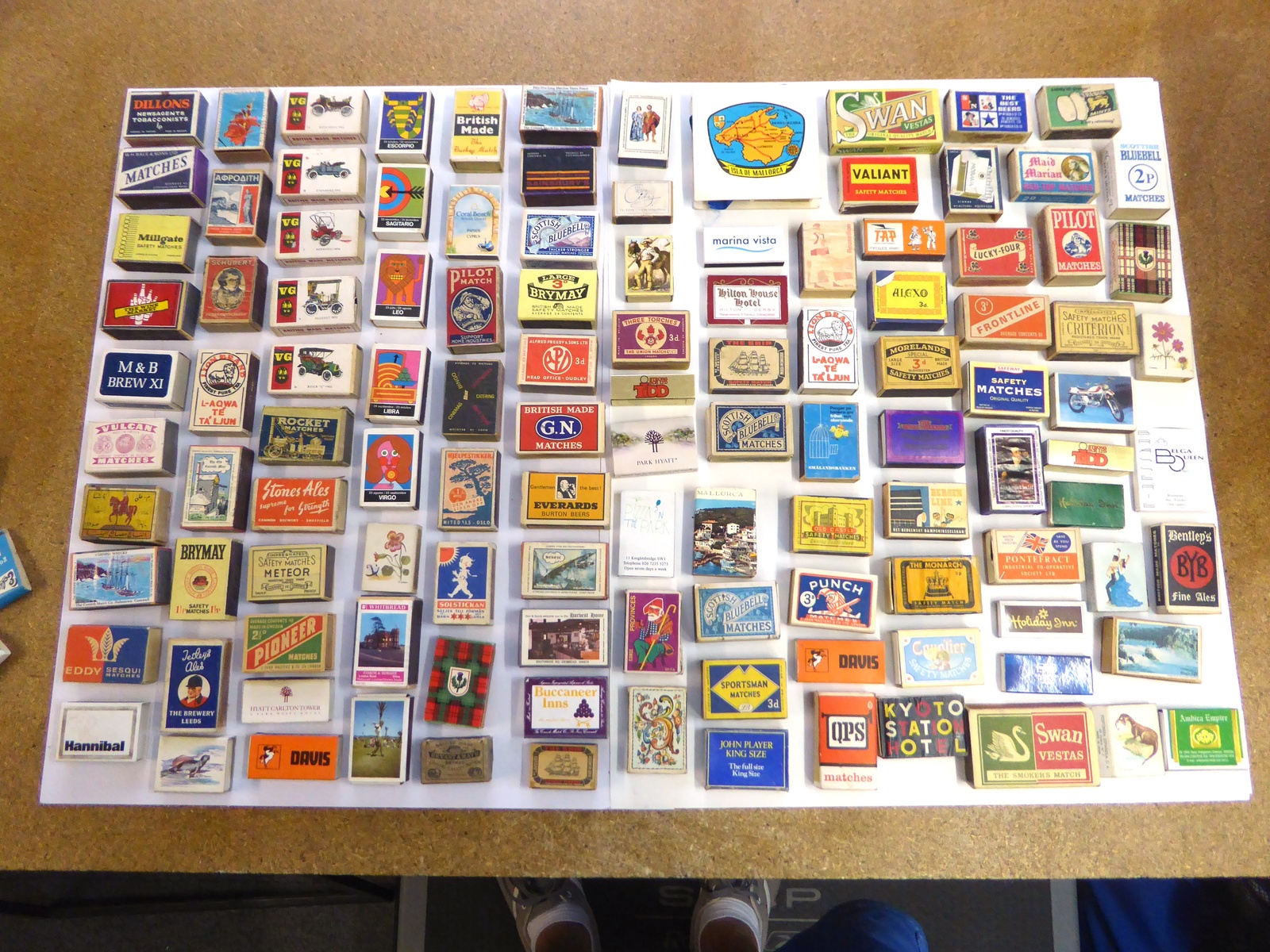 Large Collection of Vintage Matchbooks & Matchboxes, abt 550 in total