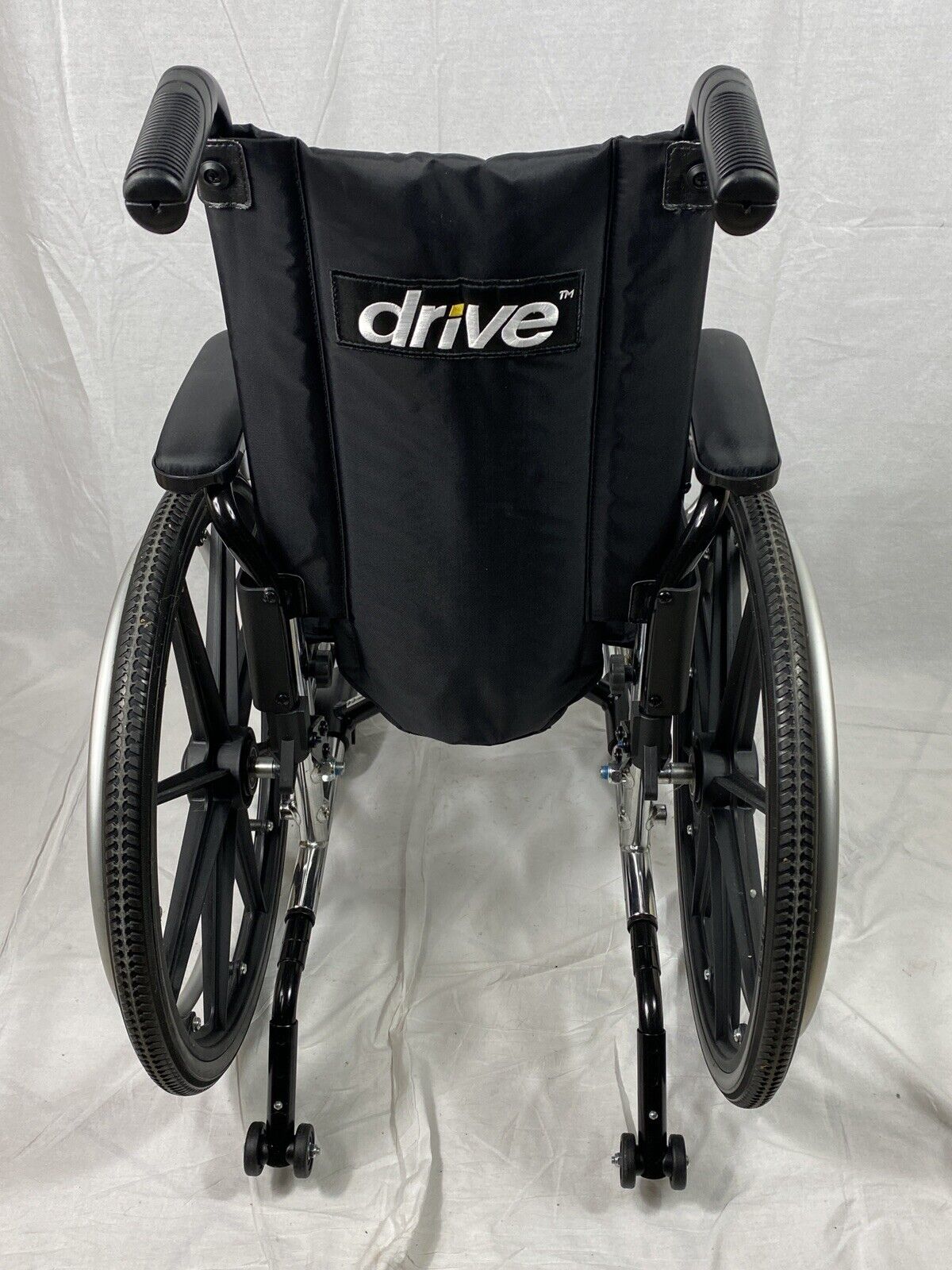 L412DDASF Drive Medical Viper Wheelchair 12" Inch Seat EXCELLENT