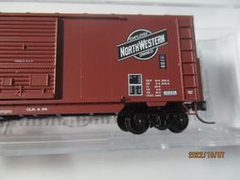 Micro-Trains # 06800510 Chicago & Northwestern 40' Double-Door Box Car N-Scale image 4