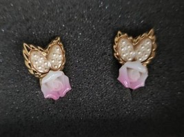 Avon 1991 Pink Porcelain Rose Blossom 1" Goldtone Clip on Earrings in Box/14 - $24.99