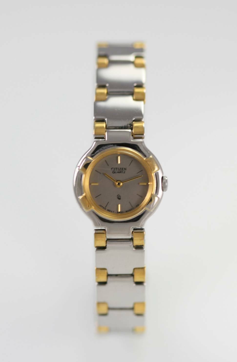 Citizen Reloj de Mujer Acero Inoxidable Oro Plata Pila - Wristwatches