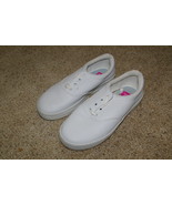 Womens Hanes Shoes Size 2 1/2 W Girls - $9.00