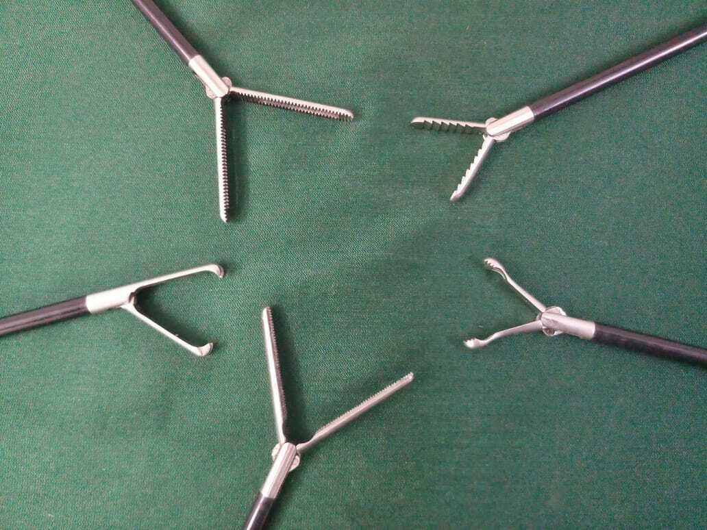 Laparoscopic Debakey Fenestrated Babcock Alligator Grasper Forceps