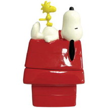 Peanuts Snoopy's Doghouse with Snoopy on Top Ceramic Salt and Pepper Set NEW - $24.18