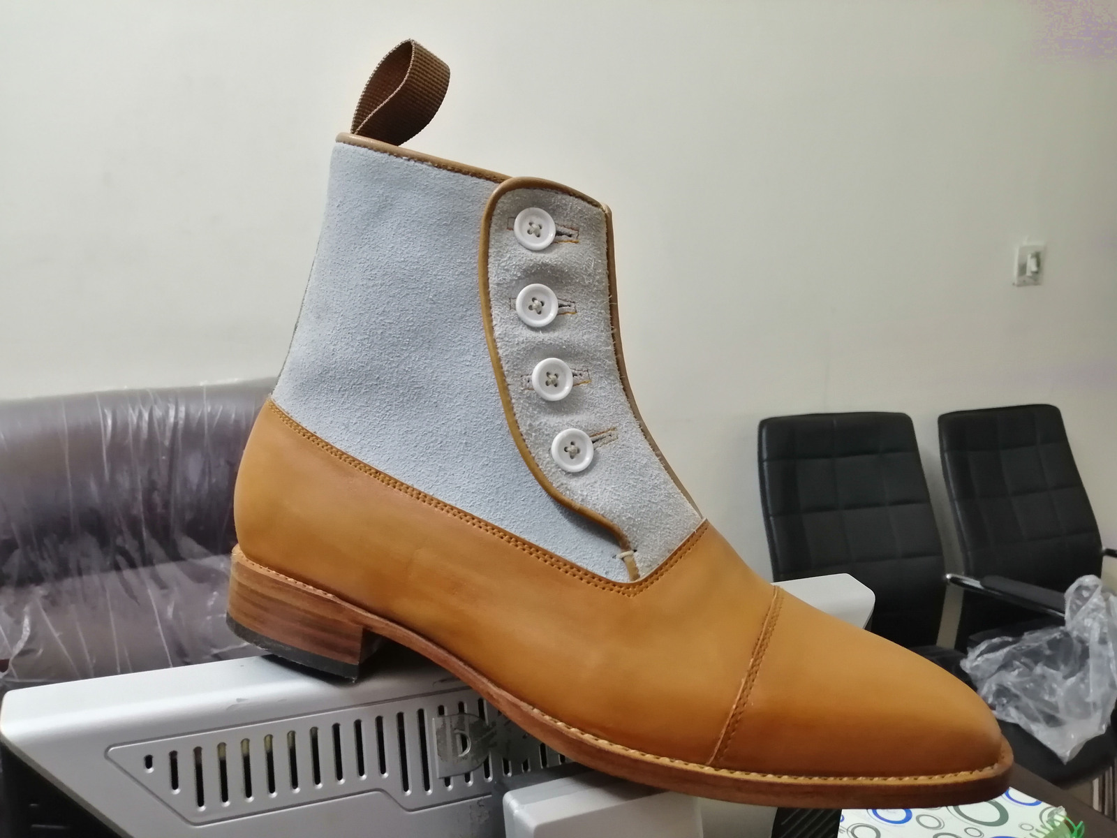 motojcket�s booth at Bonanza Fashion, Men�s Shoes, Dress