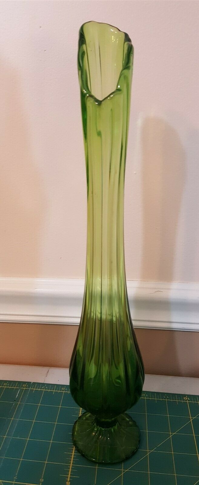 L.E. Smith Mid Century Modern Simplicity GREEN Stretch Swung Footed