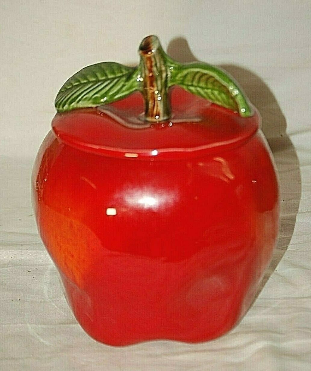 Vintage McCoy SCT 8422 Red Delicious Apple Ceramic Cookie Jar Bottom