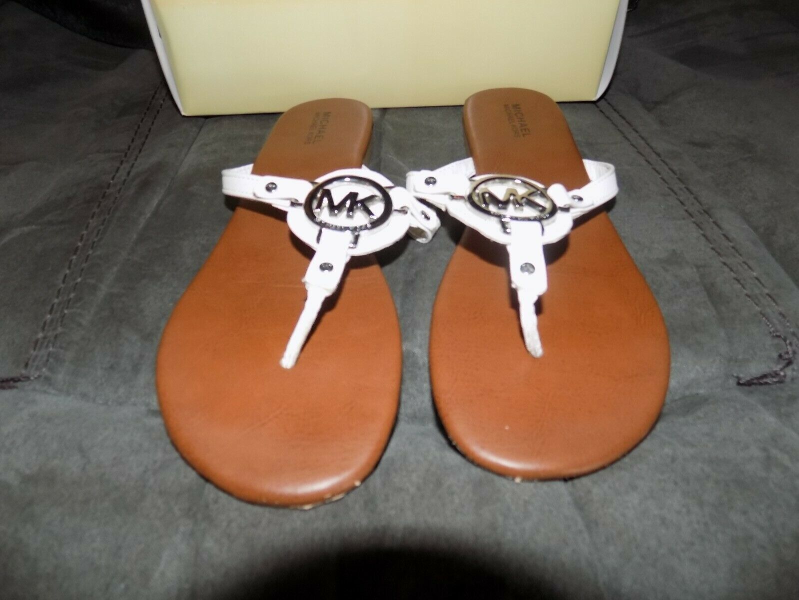 MICHAEL KORS White Ballee Slide T-Strap Sandal Size 4 Girl's EUC - $39.15