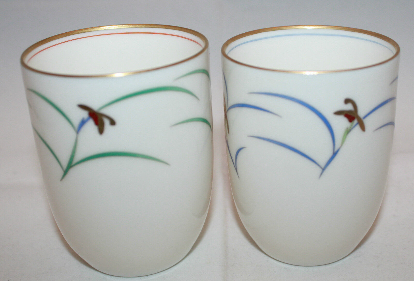 Set of 2 Japan Fukagawa Koransha Porcelain Green Tea Cups Flowers White