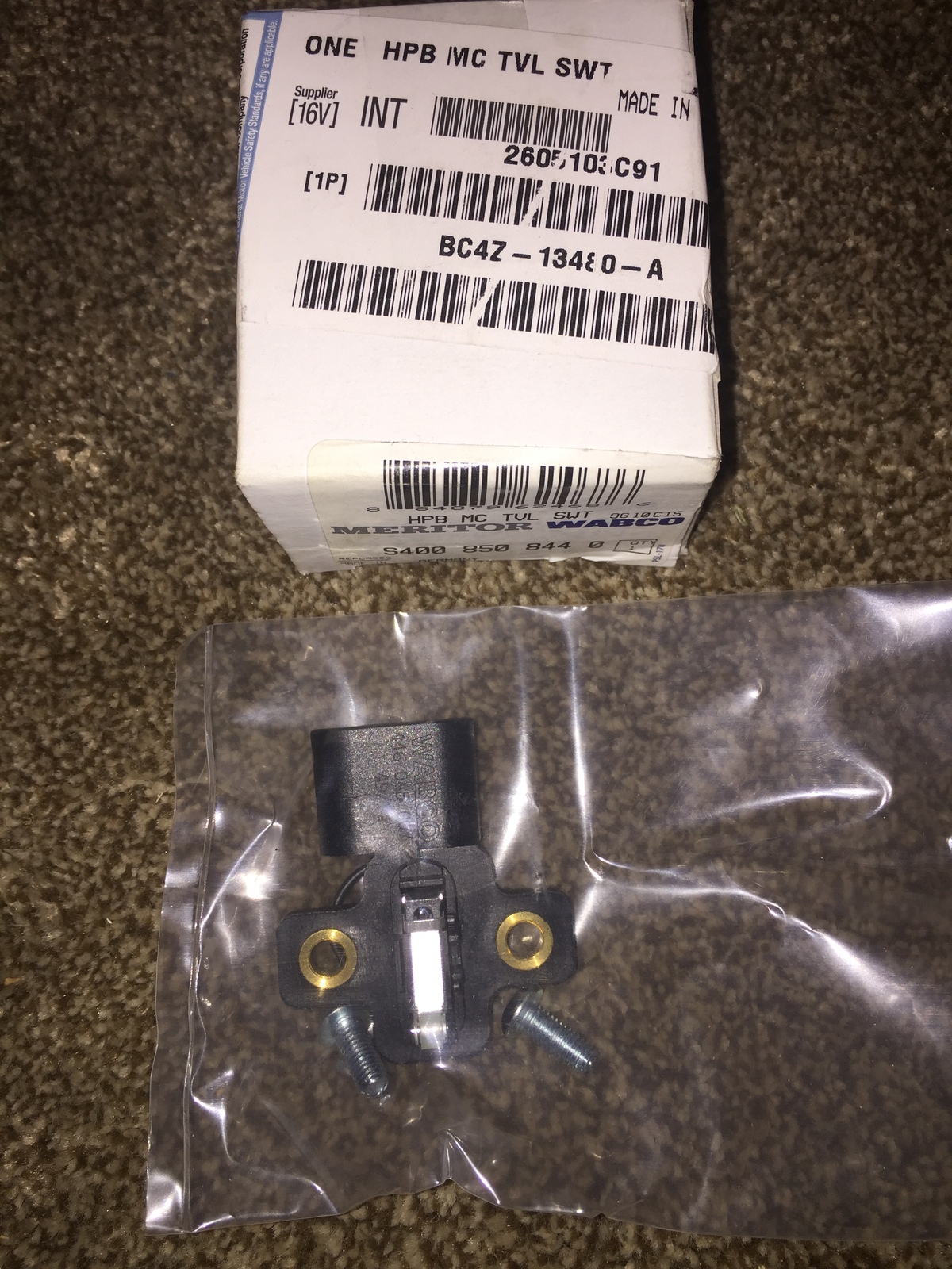 INTERNATIONAL ( MERITOR WABCO ) BRAKE TRAVEL SWITCH / PART 2605103C91 Commercial Truck Parts