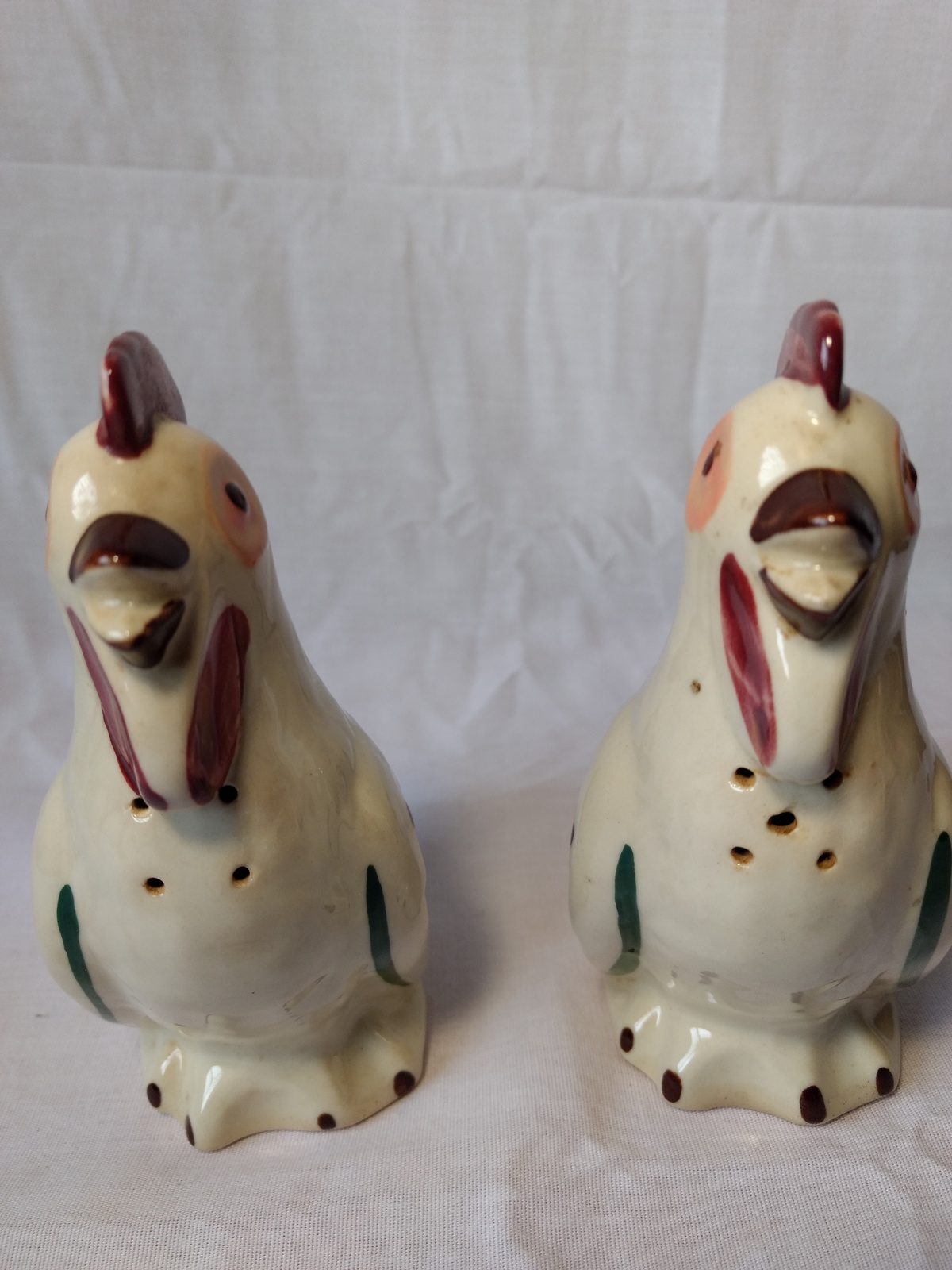 Chicken Salt & Pepper Ceramic Shaker Set Vintage Unique! Animals