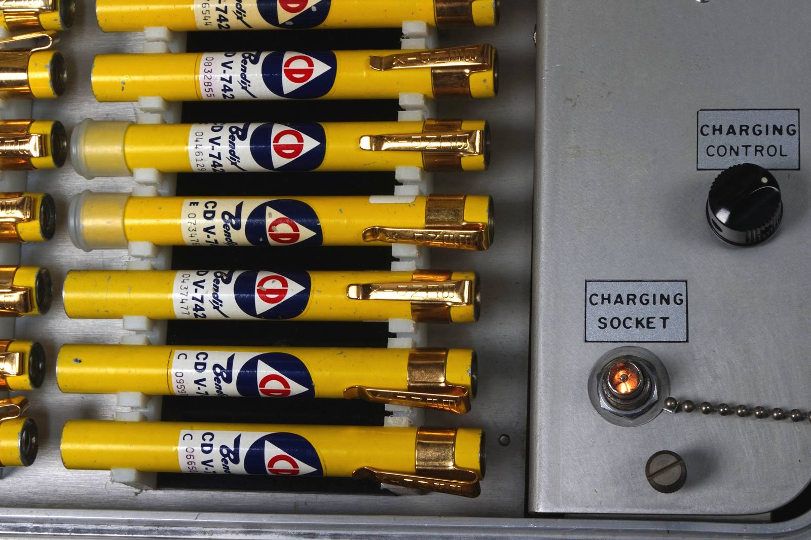 64 Fluke Victoreen & Bendix CD V742 Radiation Pocket Dosimeter w