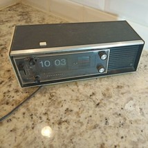 vintage panasonic flip clock radio