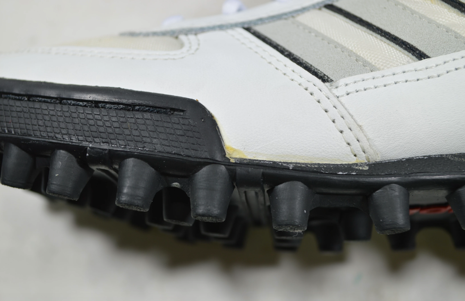 Vintage 80s New Adidas Mens 6.5 Sudden Impact Football Soccer Turf