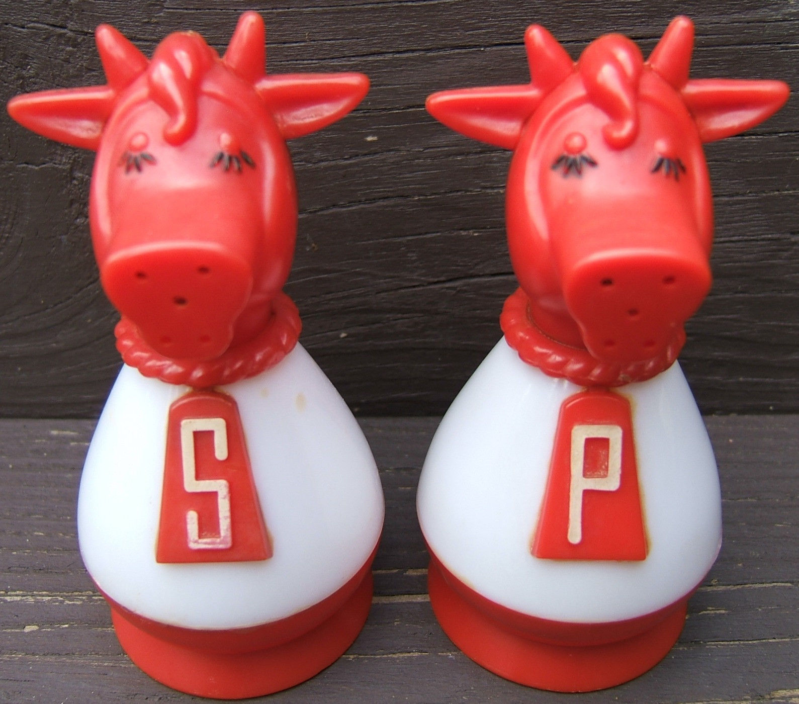Vintage Cow Bull Plastic Salt Pepper Shaker Set Red and