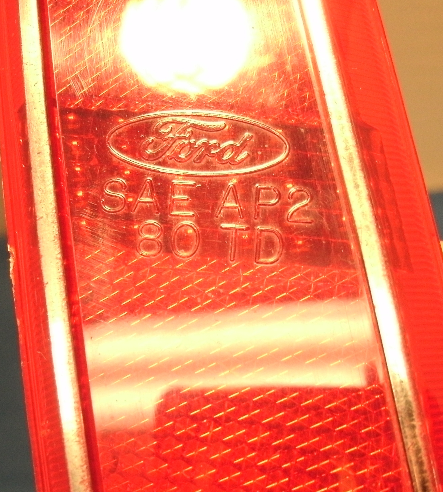 EOSB15A465AC Ford Rear Marker Light Lens Lamp Cover SAE AP2 80 TD