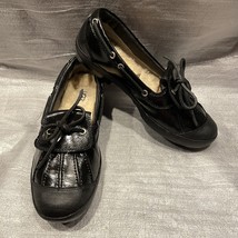 UGG Black Patent Leather Sheepskin Duck Shoe, ASHDALE, S/N 1001768, Women Sz 8 - $65.00