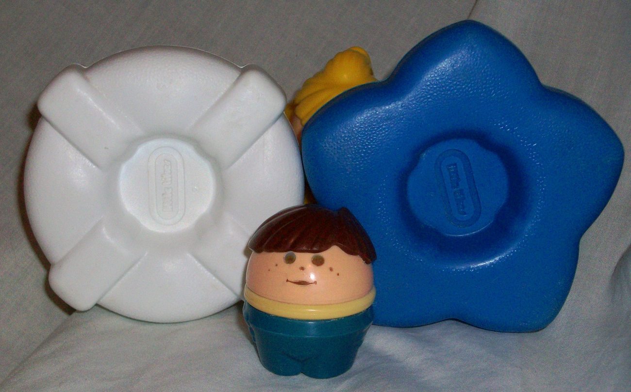 Little Tikes Bath Toys with 2 Tikes People + 3 Floating Toys Toddler