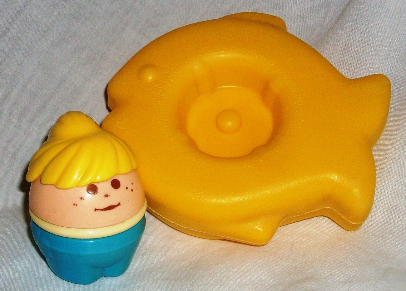 Little Tikes Bath Toys with 2 Tikes People + 3 Floating Toys Toddler