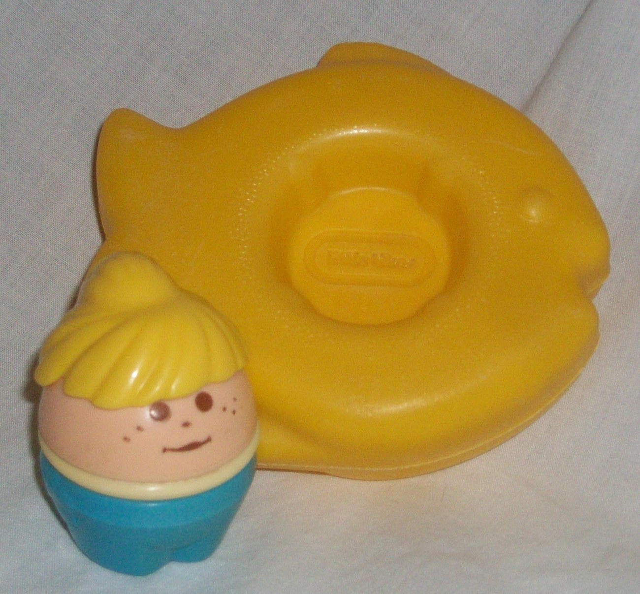 Little Tikes Bath Toys with 2 Tikes People + 3 Floating Toys Toddler