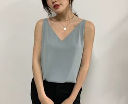 Ladies Sleeveless Chiffon Top V-Neck Chiffon Tank Top Summer Casual Chiffon Top image 3