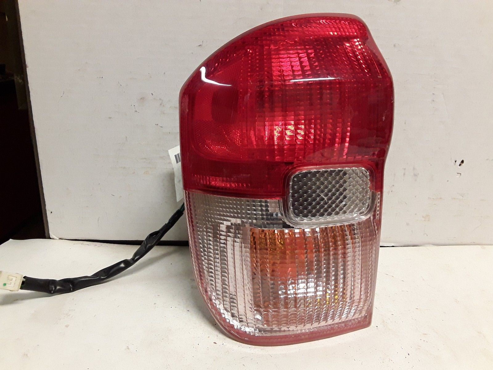 01 02 03 Toyota RAV4 left rear drivers tail light assembly OEM Tail Lights