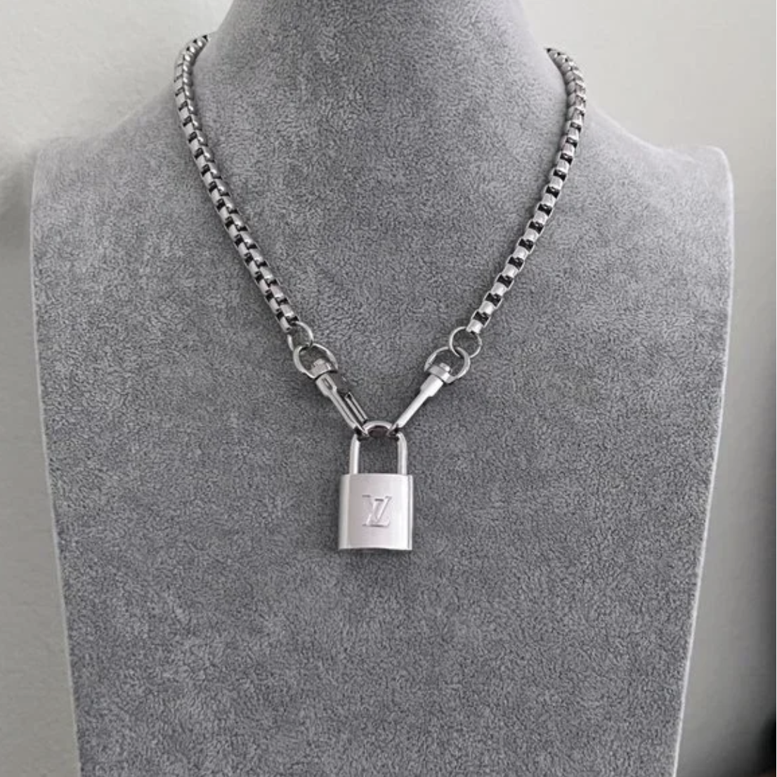 New Louis Vuitton Silver-Toned Lock with 18 Box Link Chain Necklace