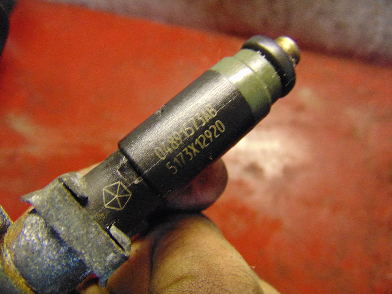 09 08 07 06 Chrysler PT Cruiser oem 2.4 fuel injector rail 04891573ab