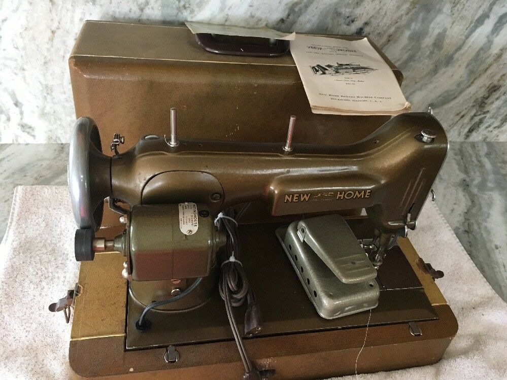 VINTAGE NEW HOME SEWING MACHINE LIGHTRUNNING MODEL NLB 1940s CASE