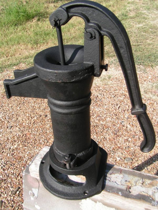 BIG Garden Well Water Hand Pump Cast Iron - Garden