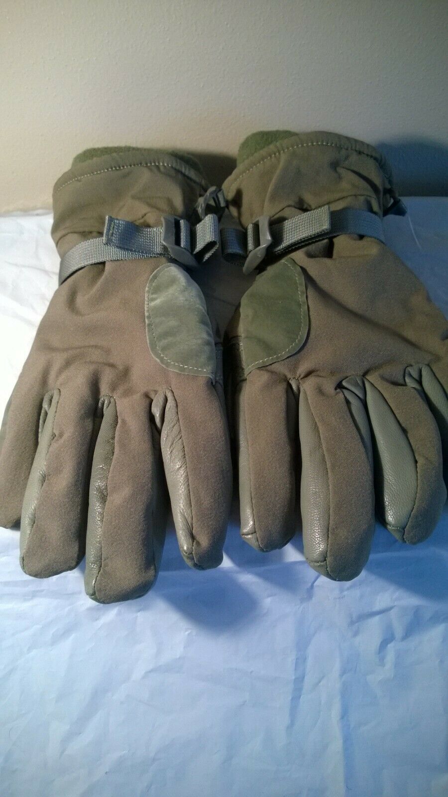 US Military Intermediate Cold Weather Gloves Green Medium Other